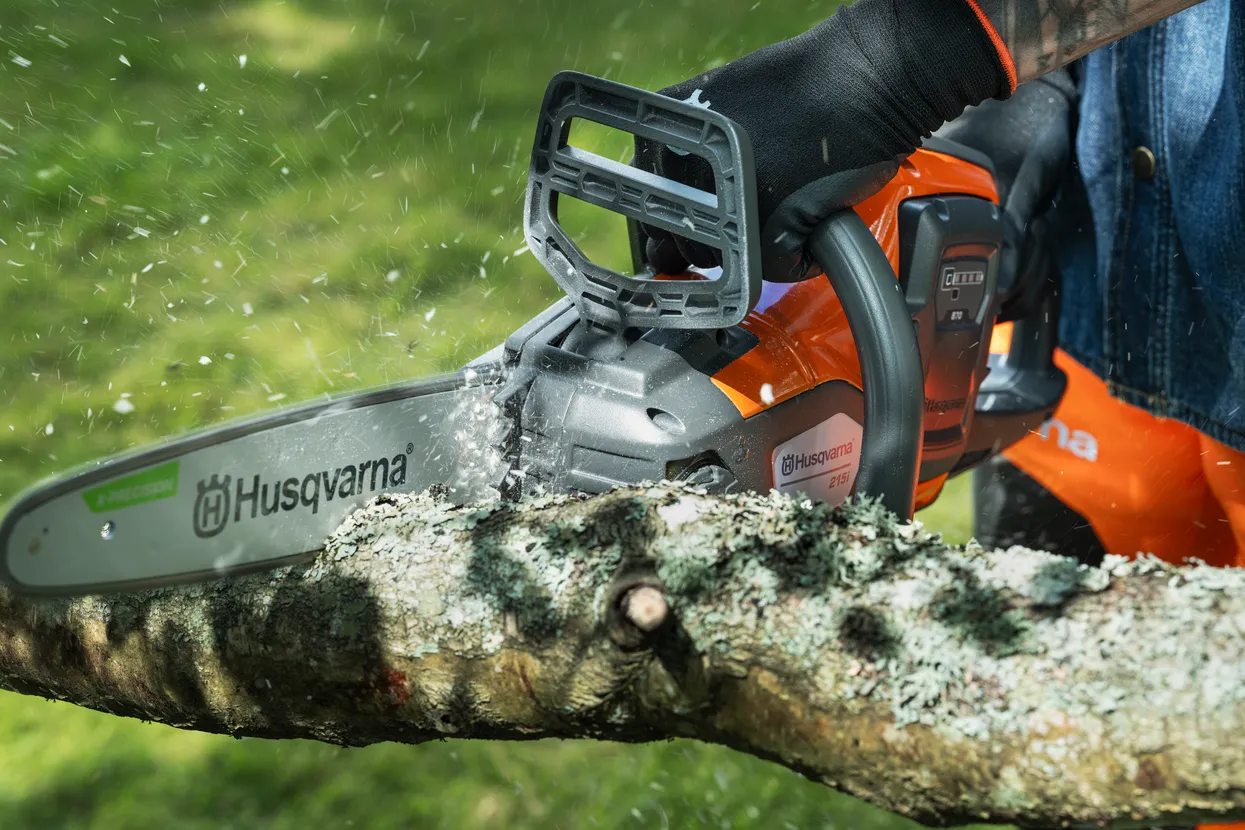 Αλυσοπρίονο Μπαταρίας Husqvarna 215i - 12" (με μπαταρία 40-B70 & φορτιστή 40-C80) - Image 3
